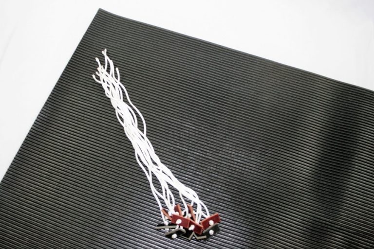 Article Tie-Down Mat